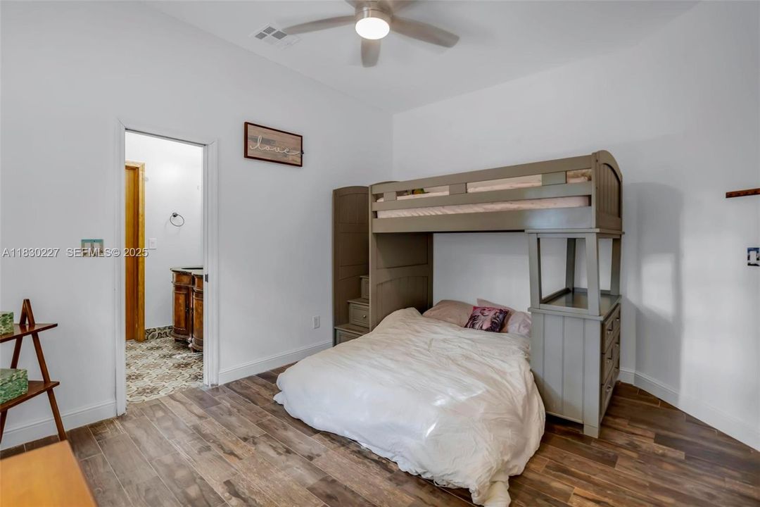 На продажу: $3,150,000 (7 спален, 6 ванн, 5775 Квадратных фут)