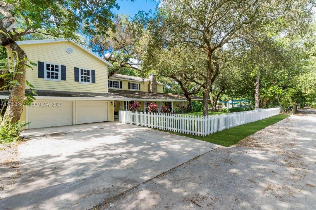 На продажу: $3,150,000 (7 спален, 6 ванн, 5775 Квадратных фут)