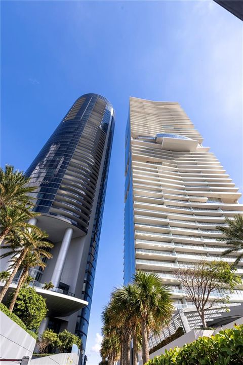 For Sale: $3,890,000 (4 beds, 4 baths, 3555 Square Feet)