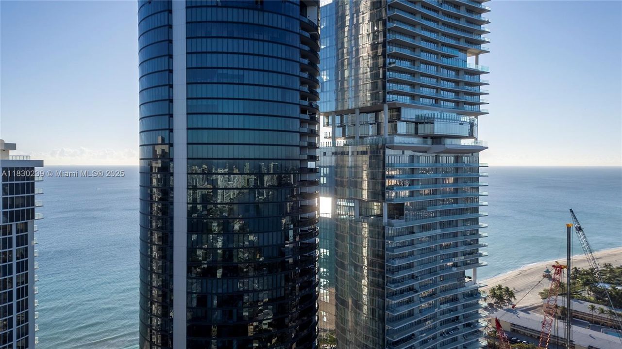 For Sale: $3,989,999 (4 beds, 4 baths, 3555 Square Feet)