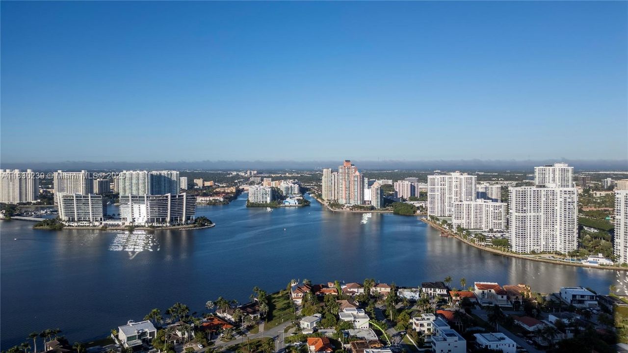 For Sale: $3,989,999 (4 beds, 4 baths, 3555 Square Feet)