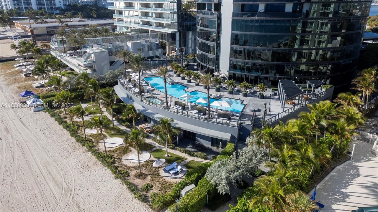 For Sale: $3,890,000 (4 beds, 4 baths, 3555 Square Feet)