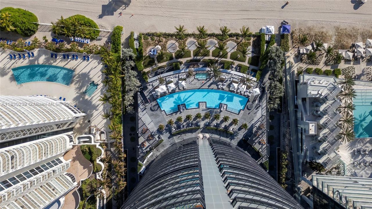 For Sale: $3,989,999 (4 beds, 4 baths, 3555 Square Feet)