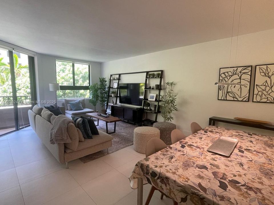 Недавно продано: $1,295,000 (3 спален, 2 ванн, 1720 Квадратных фут)