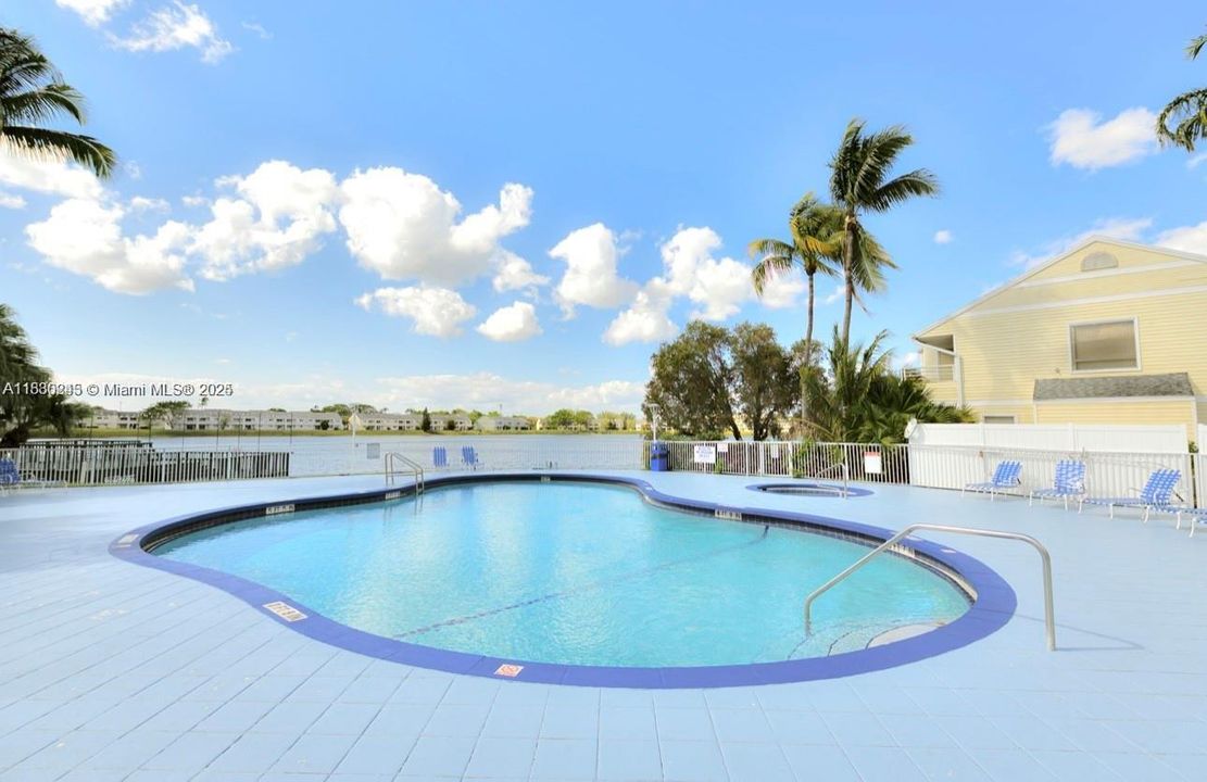 For Sale: $210,000 (2 beds, 2 baths, 1020 Square Feet)