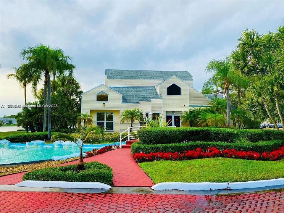 For Sale: $210,000 (2 beds, 2 baths, 1020 Square Feet)