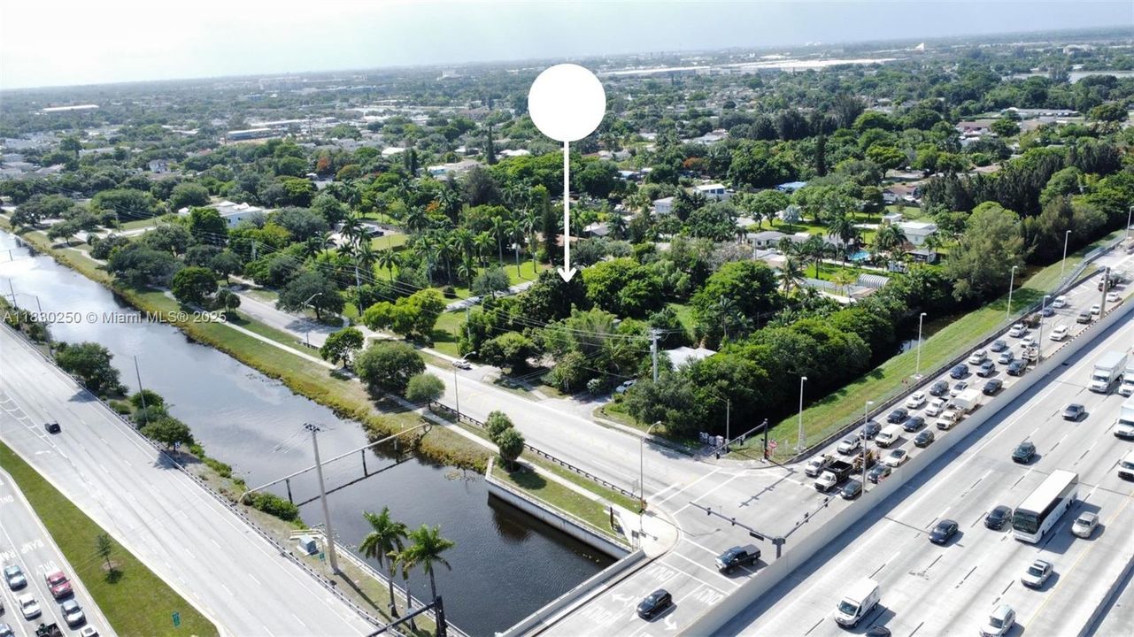 En Venta: $450,000 (0.50 acres)