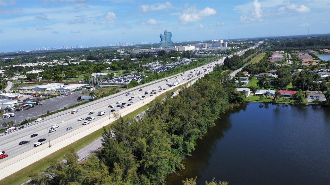 En Venta: $450,000 (0.50 acres)