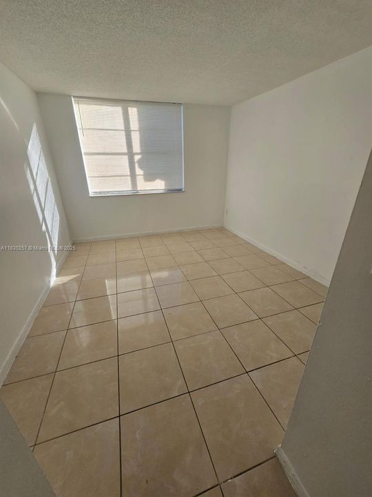 Active With Contract: $169,800 (2 beds, 2 baths, 1175 Square Feet)