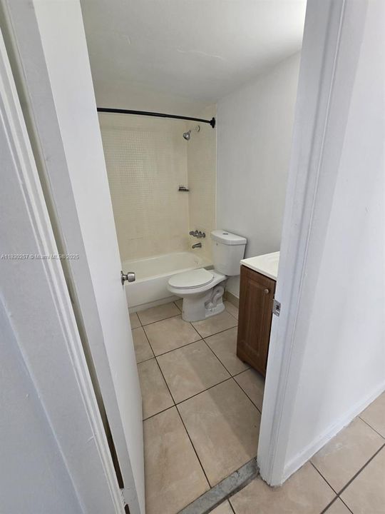 Active With Contract: $169,800 (2 beds, 2 baths, 1175 Square Feet)