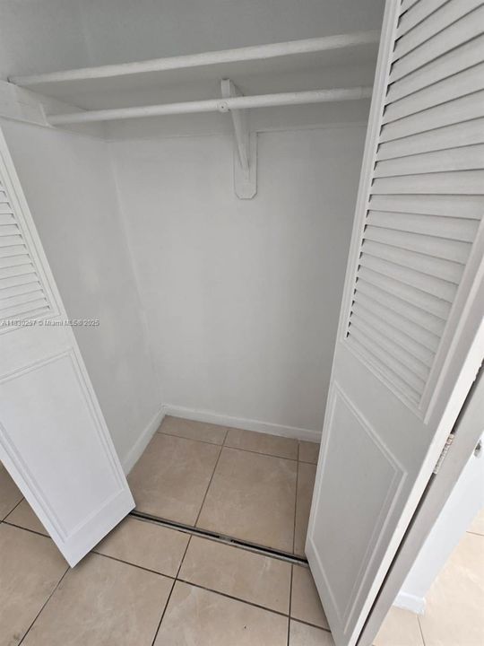 Active With Contract: $169,800 (2 beds, 2 baths, 1175 Square Feet)