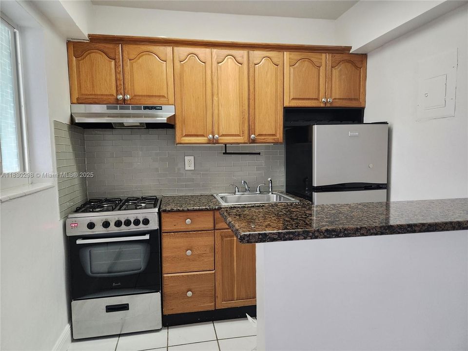 For Sale: $206,000 (1 beds, 1 baths, 410 Square Feet)