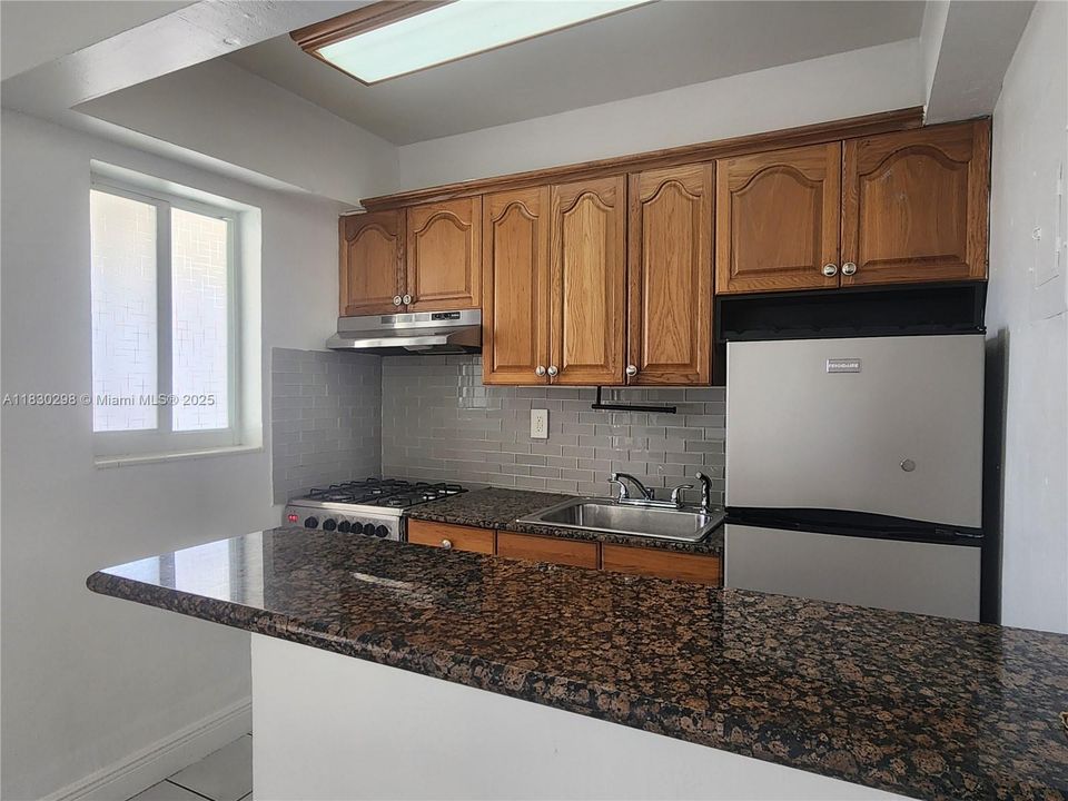 For Sale: $206,000 (1 beds, 1 baths, 410 Square Feet)