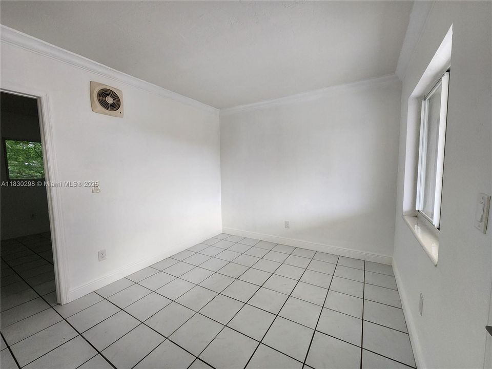 For Sale: $206,000 (1 beds, 1 baths, 410 Square Feet)