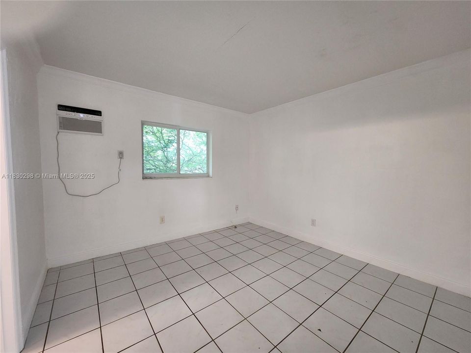 For Sale: $206,000 (1 beds, 1 baths, 410 Square Feet)