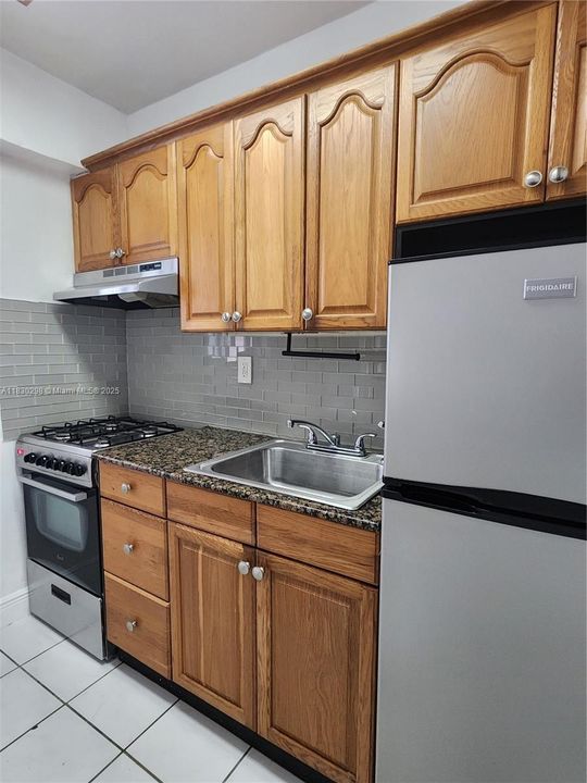 For Sale: $206,000 (1 beds, 1 baths, 410 Square Feet)
