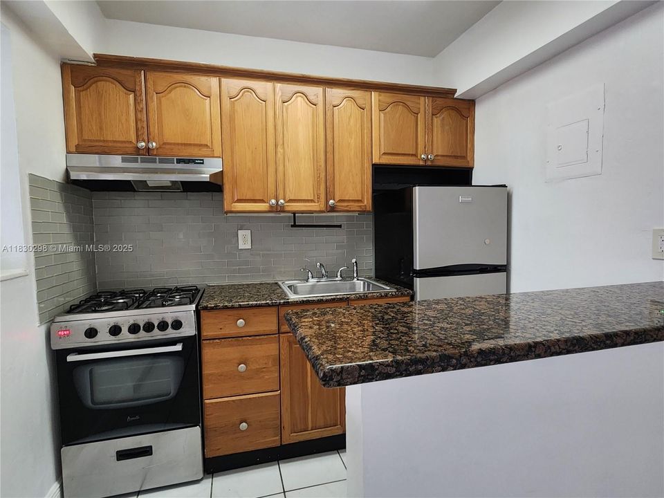 For Sale: $206,000 (1 beds, 1 baths, 410 Square Feet)