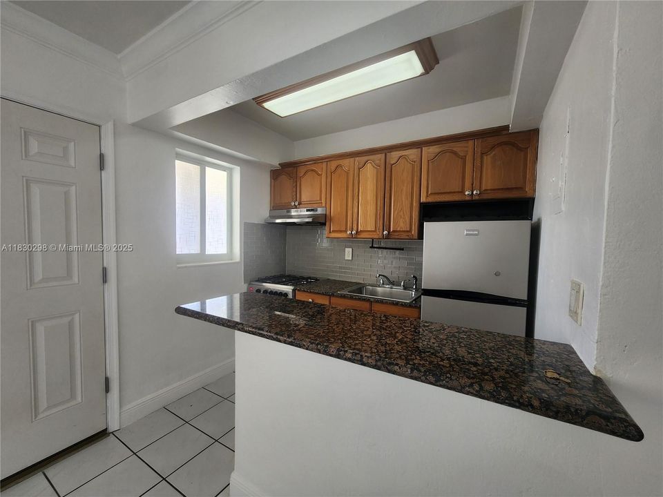 For Sale: $206,000 (1 beds, 1 baths, 410 Square Feet)