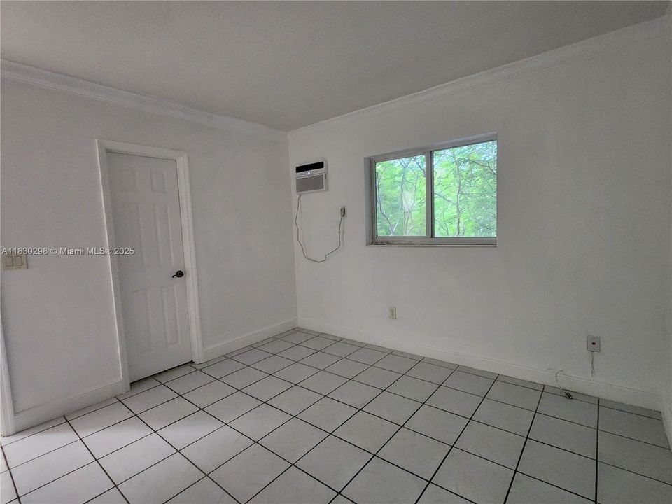 For Sale: $206,000 (1 beds, 1 baths, 410 Square Feet)