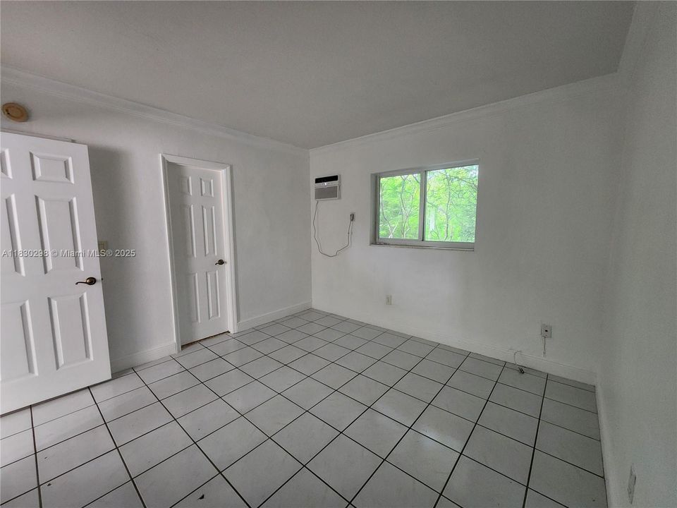 For Sale: $206,000 (1 beds, 1 baths, 410 Square Feet)