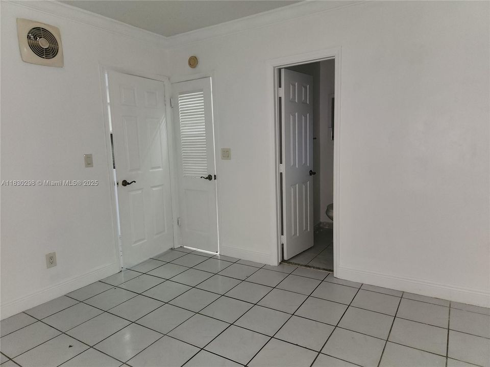 For Sale: $206,000 (1 beds, 1 baths, 410 Square Feet)