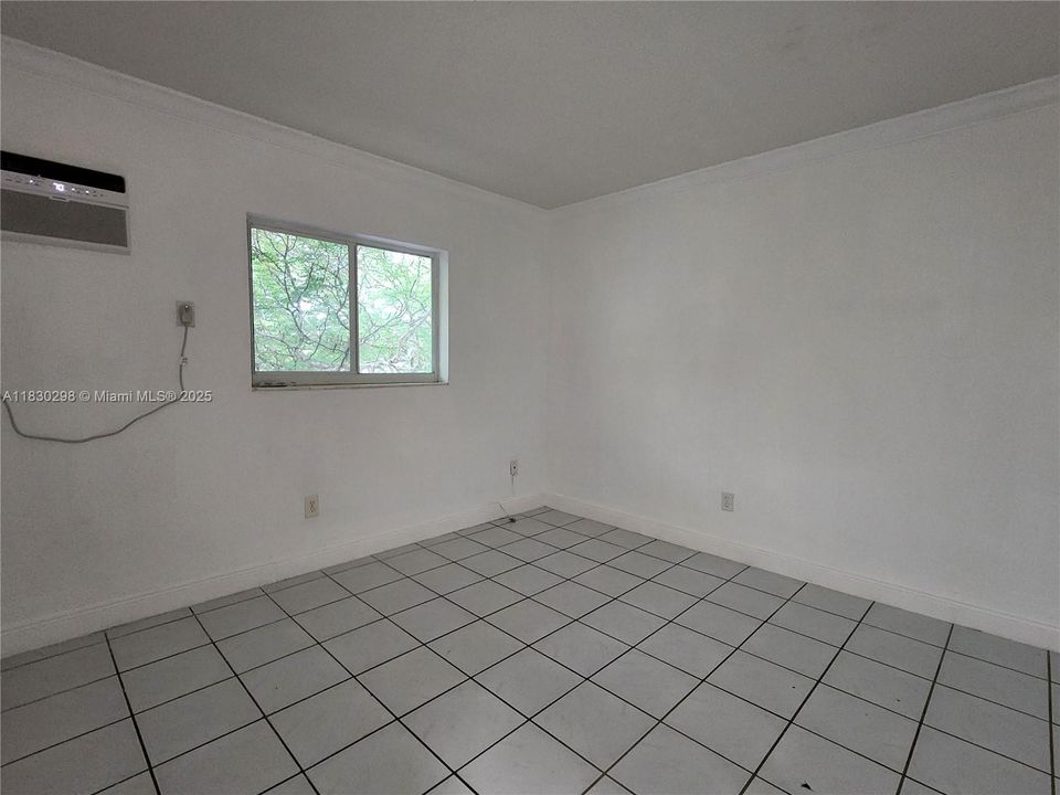 For Sale: $206,000 (1 beds, 1 baths, 410 Square Feet)