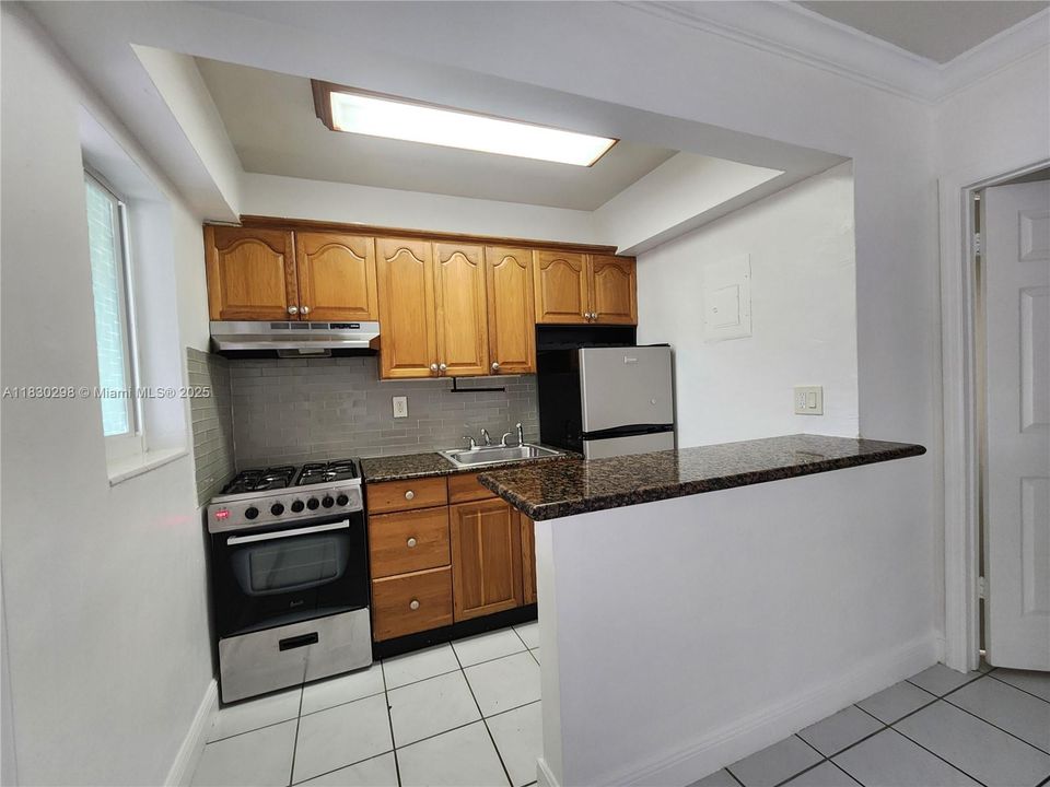 For Sale: $206,000 (1 beds, 1 baths, 410 Square Feet)