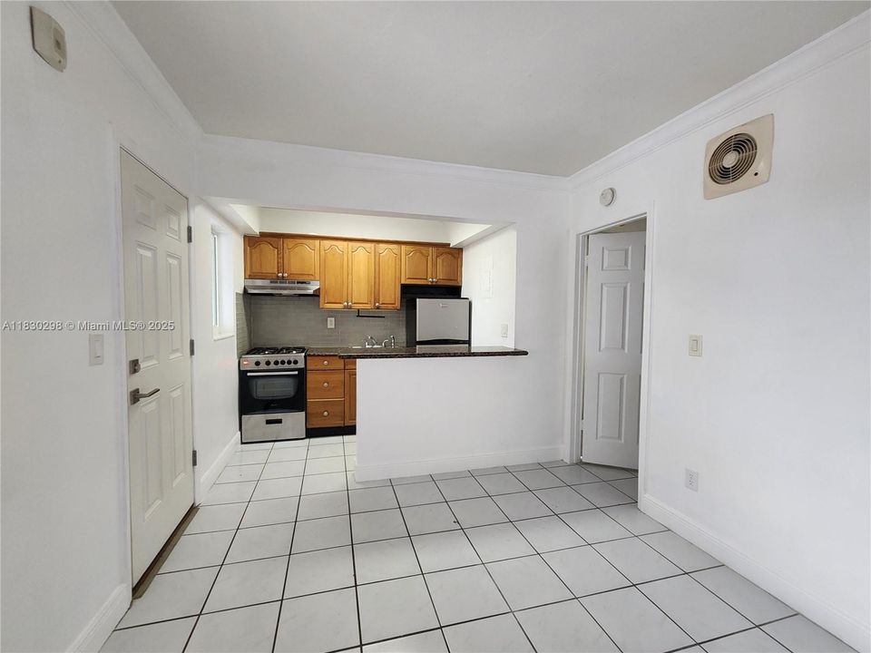 For Sale: $206,000 (1 beds, 1 baths, 410 Square Feet)