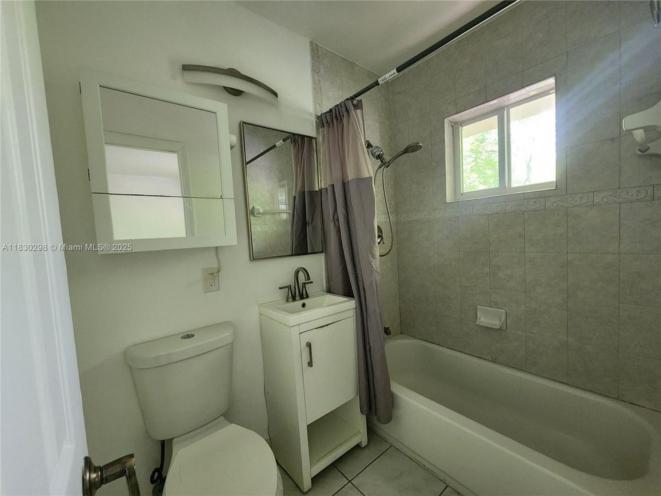 For Sale: $206,000 (1 beds, 1 baths, 410 Square Feet)