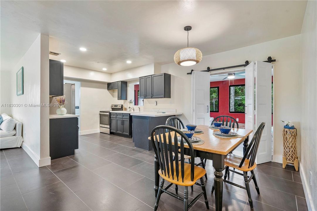 Vendido Recientemente: $484,000 (3 camas, 2 baños, 1539 Pies cuadrados)