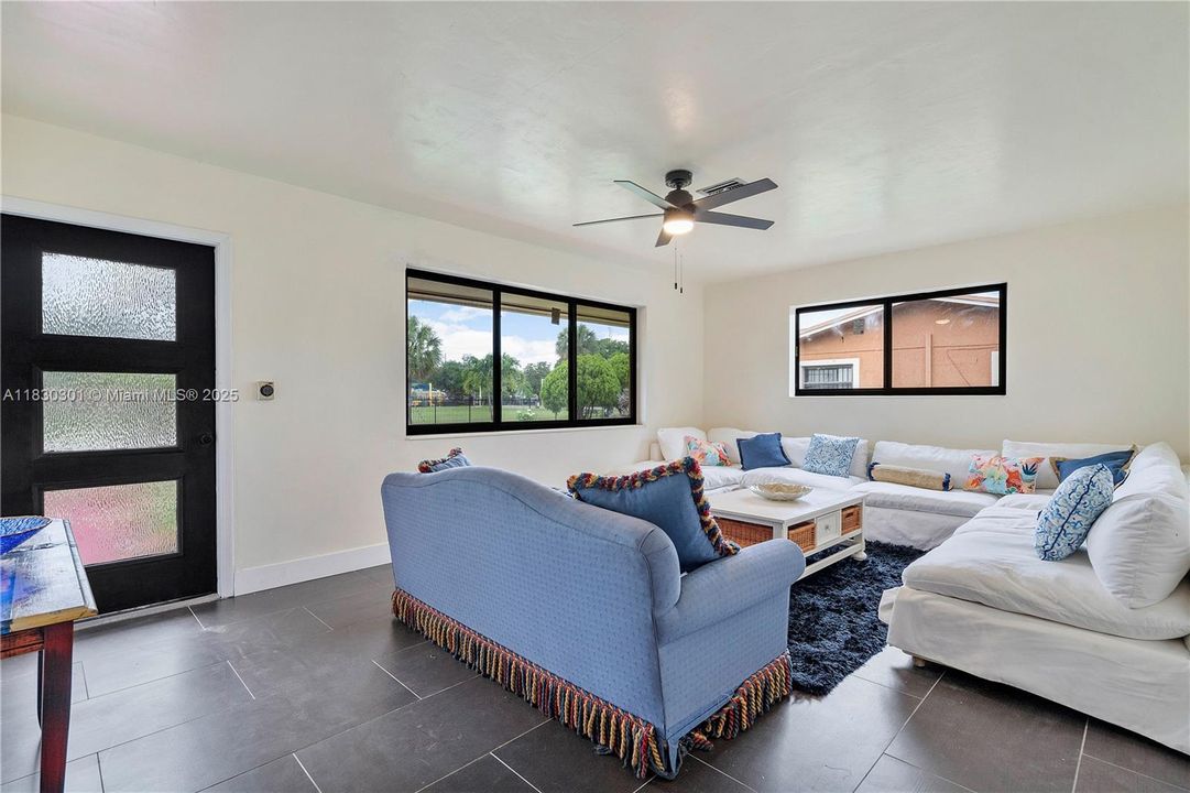 Vendido Recientemente: $484,000 (3 camas, 2 baños, 1539 Pies cuadrados)