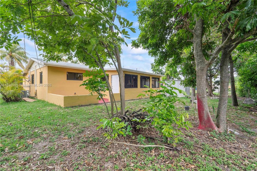 Vendido Recientemente: $484,000 (3 camas, 2 baños, 1539 Pies cuadrados)