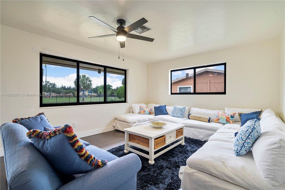 Vendido Recientemente: $484,000 (3 camas, 2 baños, 1539 Pies cuadrados)