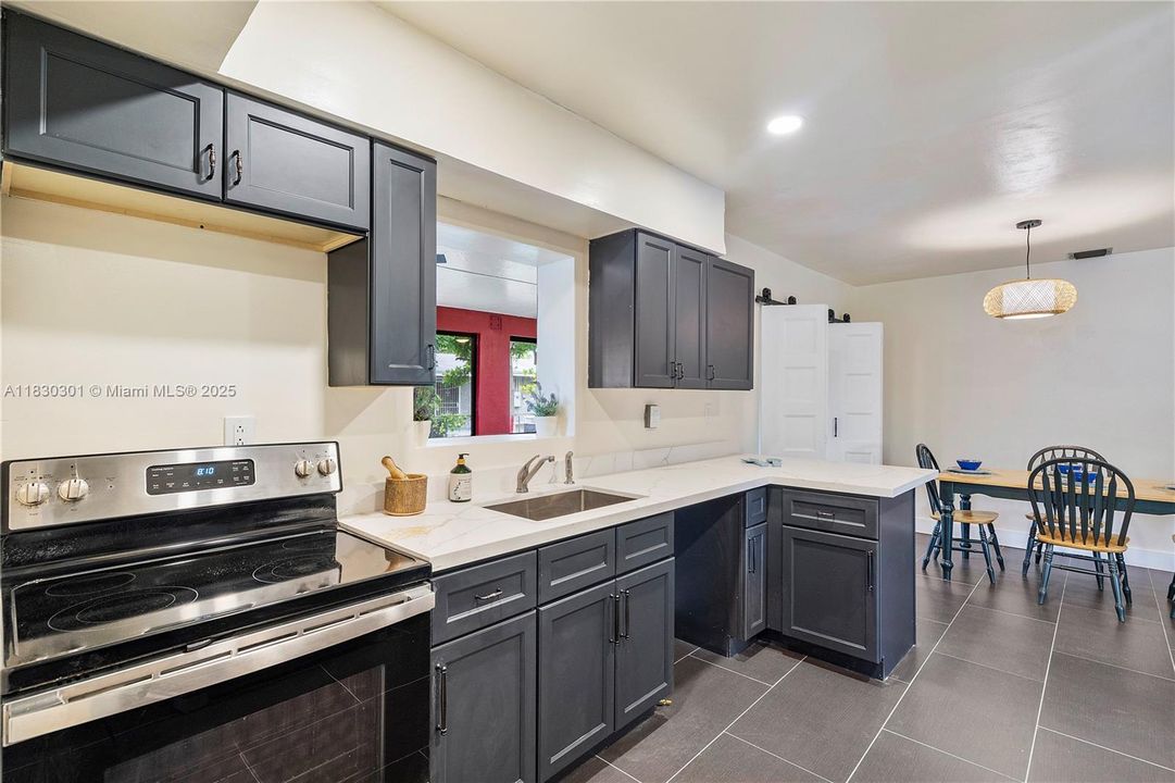 Vendido Recientemente: $484,000 (3 camas, 2 baños, 1539 Pies cuadrados)