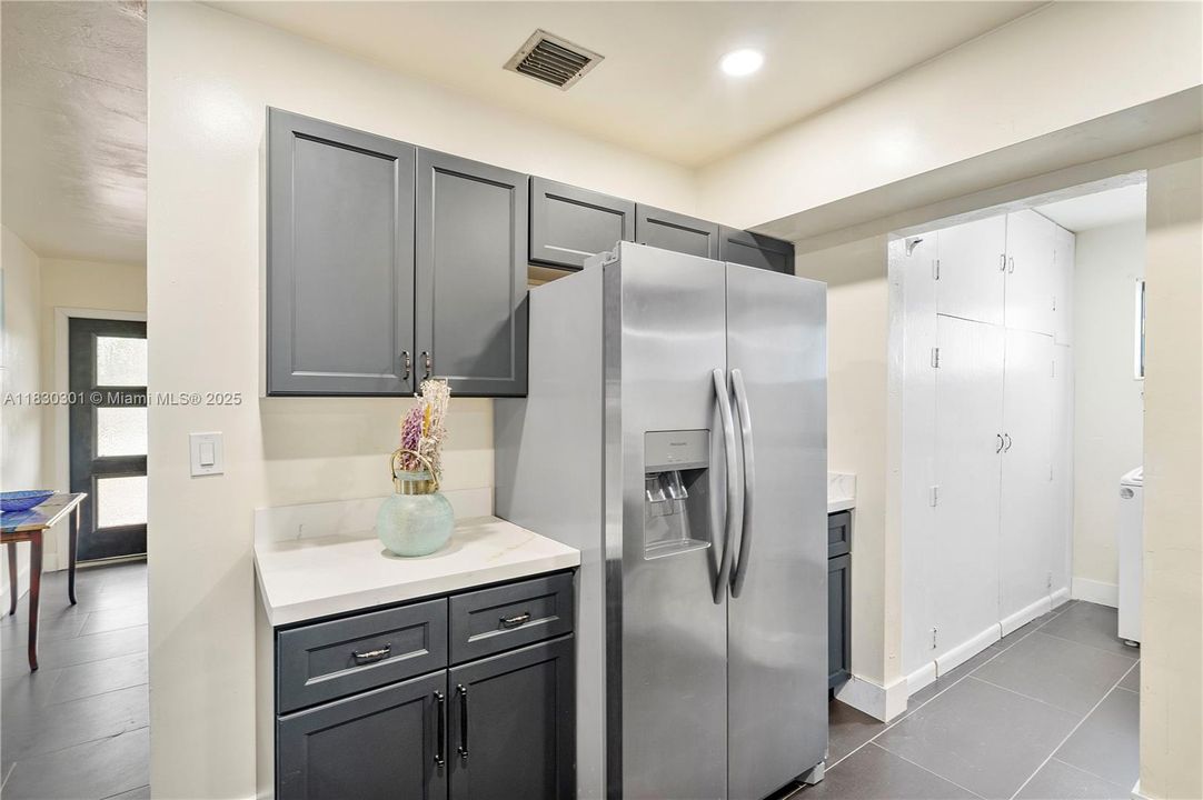 Vendido Recientemente: $484,000 (3 camas, 2 baños, 1539 Pies cuadrados)