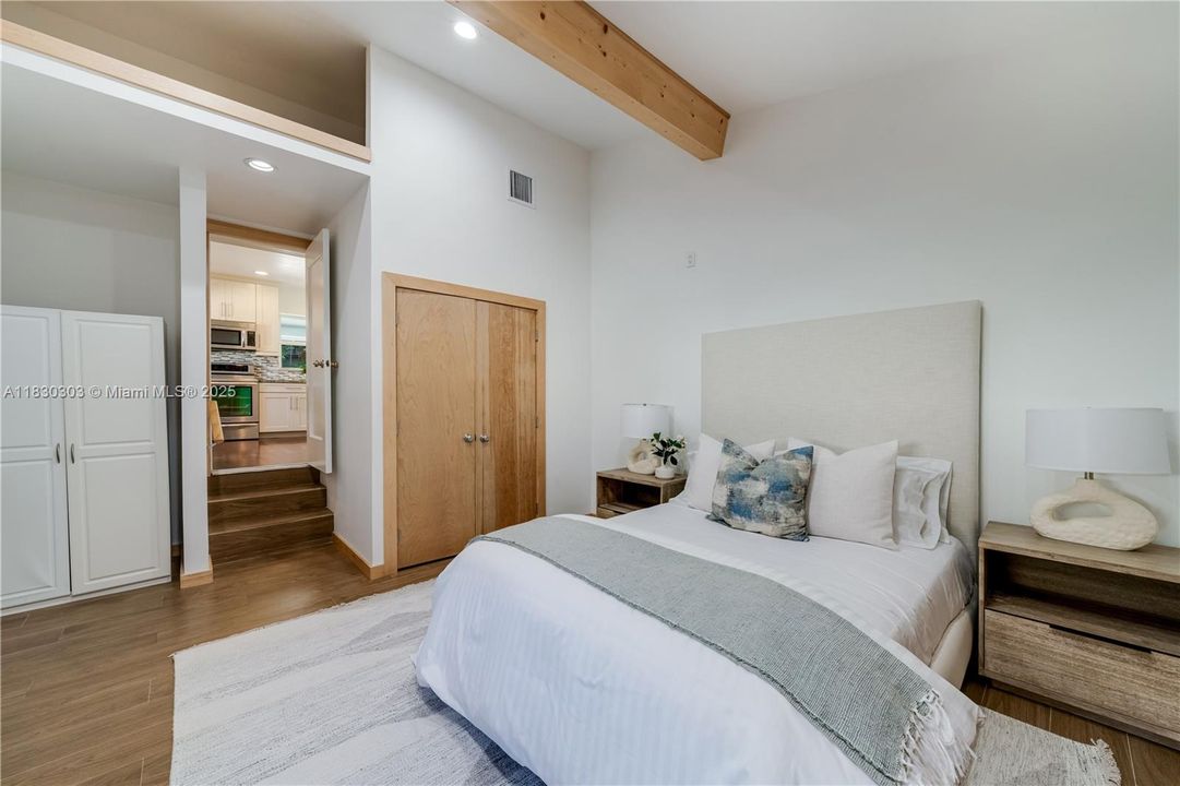 Vendido Recientemente: $1,850,000 (3 camas, 2 baños, 1992 Pies cuadrados)