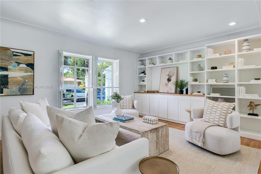 Vendido Recientemente: $1,850,000 (3 camas, 2 baños, 1992 Pies cuadrados)