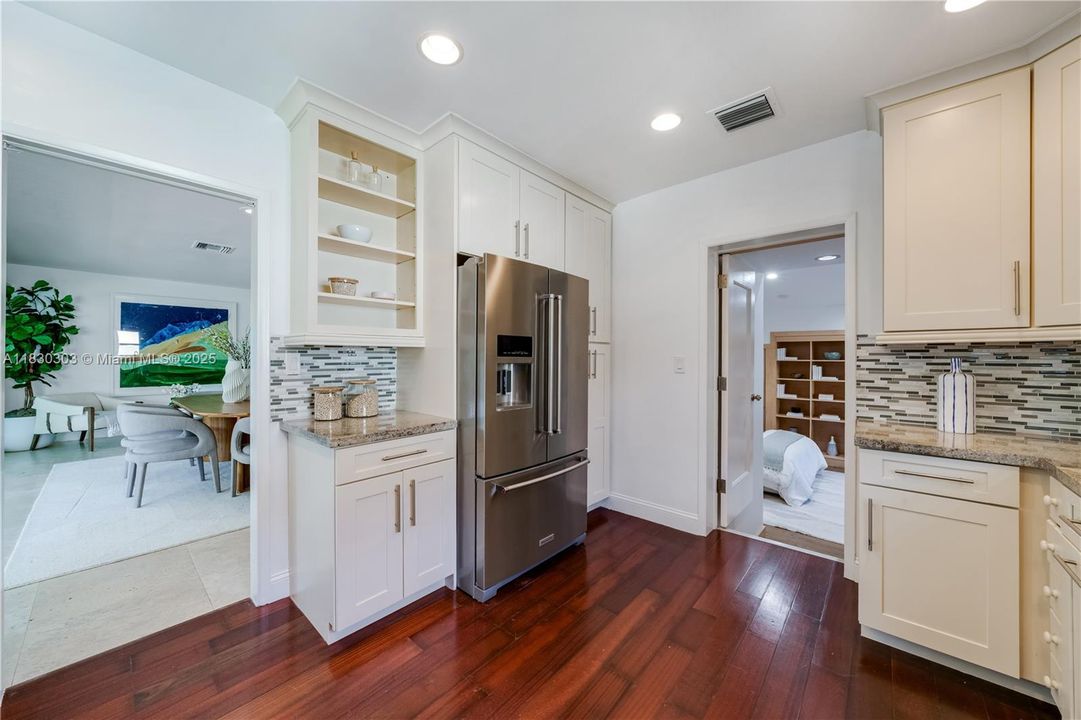 Vendido Recientemente: $1,850,000 (3 camas, 2 baños, 1992 Pies cuadrados)