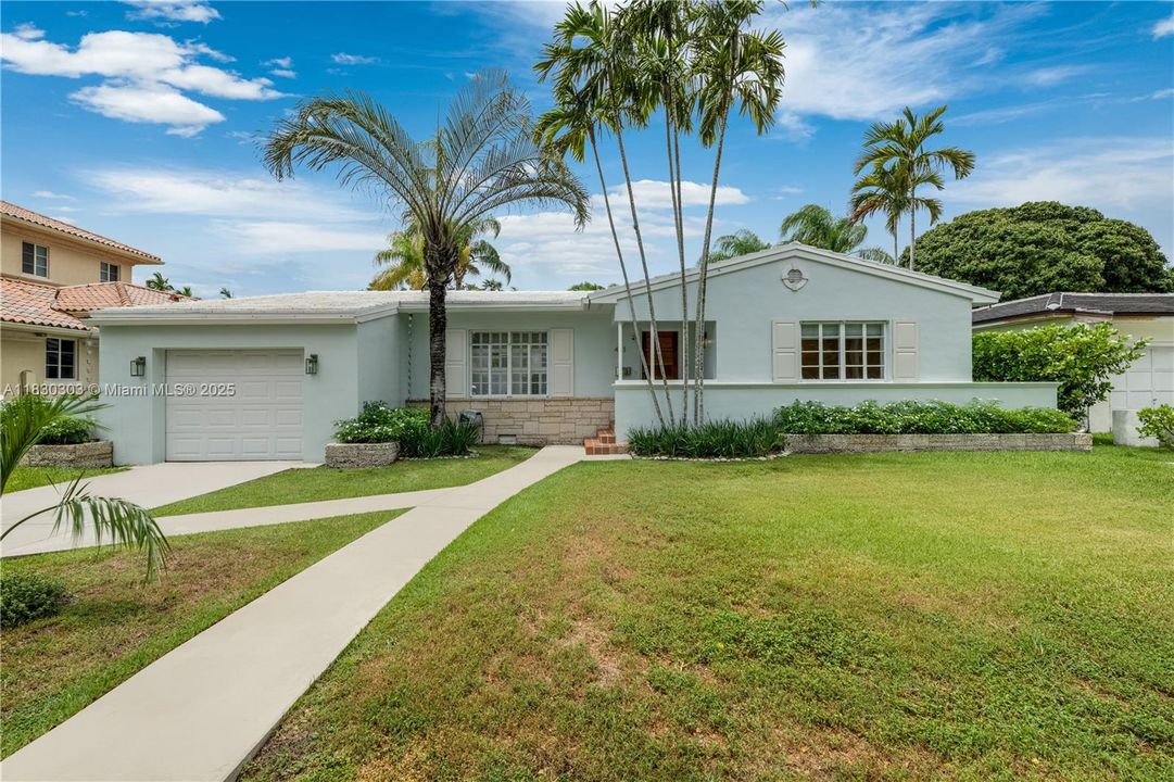 Vendido Recientemente: $1,850,000 (3 camas, 2 baños, 1992 Pies cuadrados)