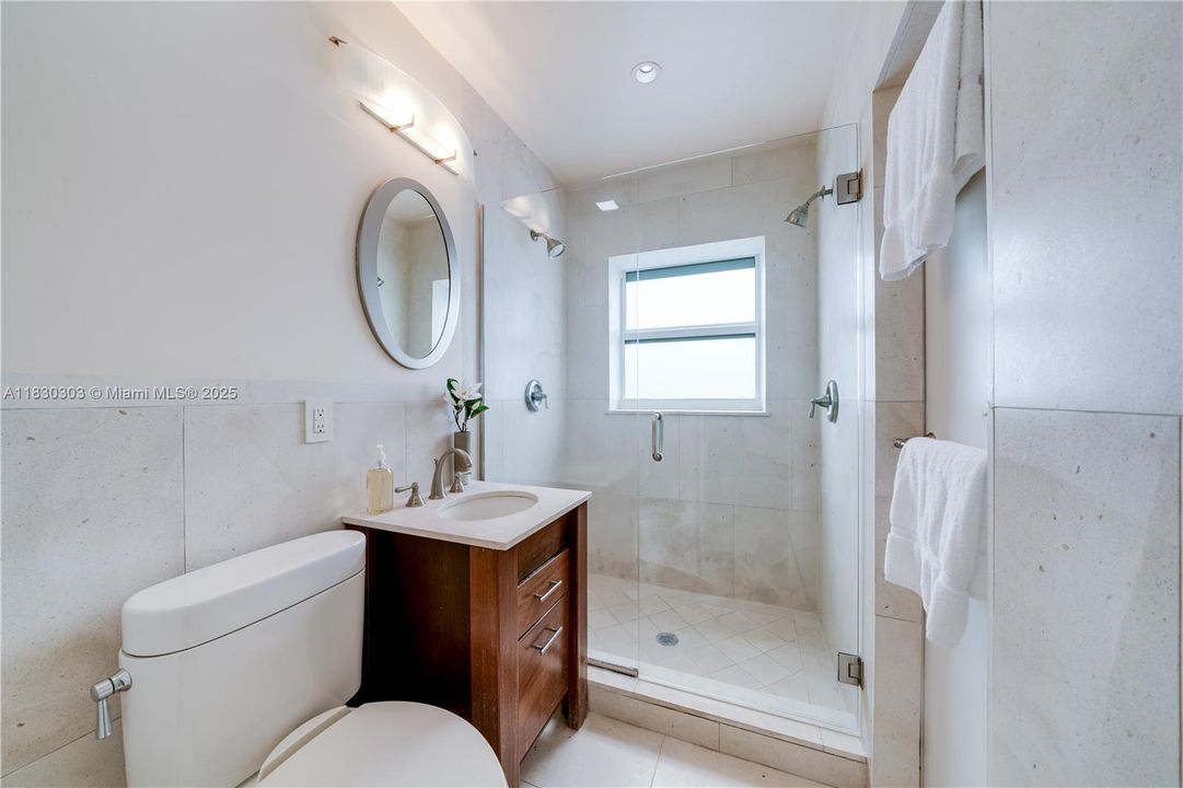 Vendido Recientemente: $1,850,000 (3 camas, 2 baños, 1992 Pies cuadrados)