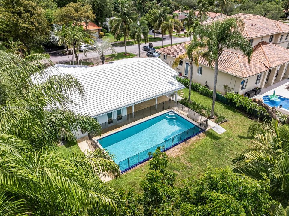 Vendido Recientemente: $1,850,000 (3 camas, 2 baños, 1992 Pies cuadrados)