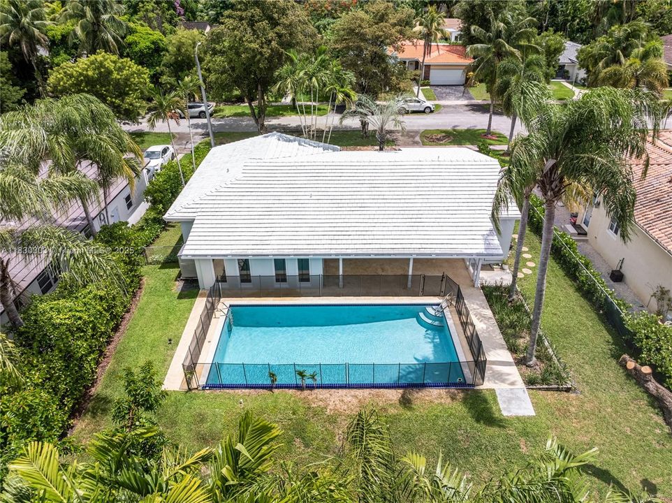 Vendido Recientemente: $1,850,000 (3 camas, 2 baños, 1992 Pies cuadrados)
