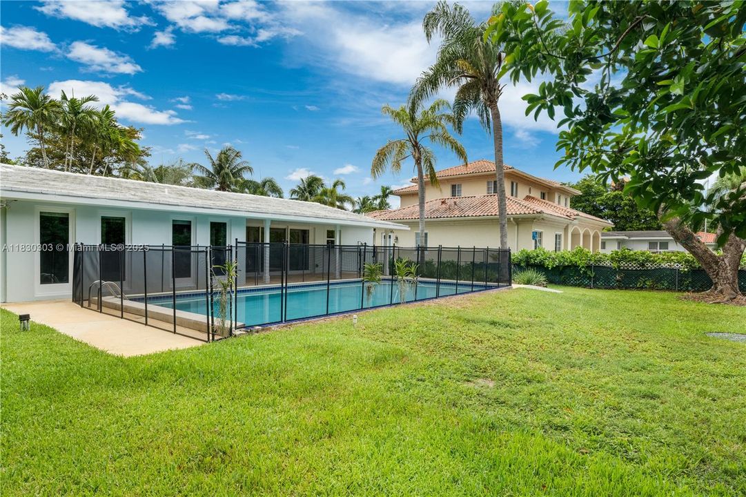 Vendido Recientemente: $1,850,000 (3 camas, 2 baños, 1992 Pies cuadrados)