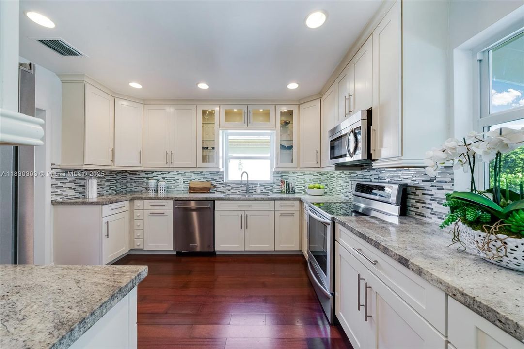 Vendido Recientemente: $1,850,000 (3 camas, 2 baños, 1992 Pies cuadrados)