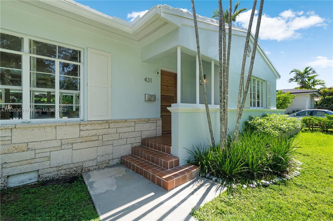 Vendido Recientemente: $1,850,000 (3 camas, 2 baños, 1992 Pies cuadrados)