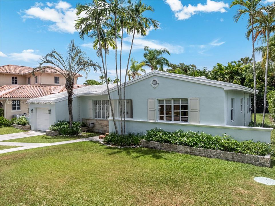 Vendido Recientemente: $1,850,000 (3 camas, 2 baños, 1992 Pies cuadrados)