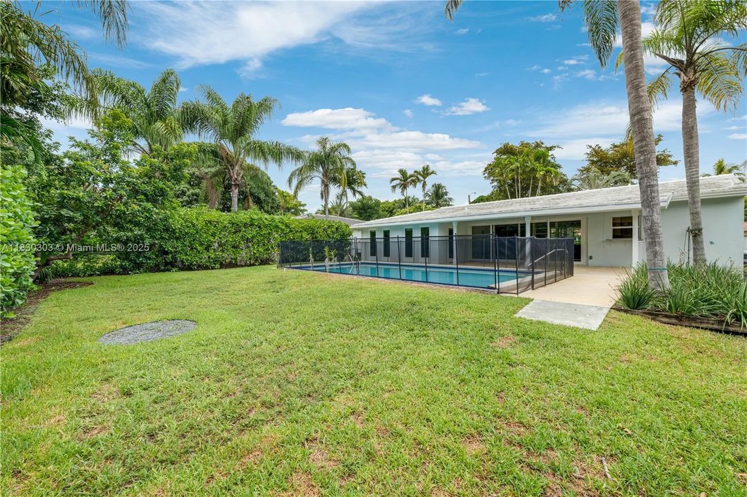 Vendido Recientemente: $1,850,000 (3 camas, 2 baños, 1992 Pies cuadrados)