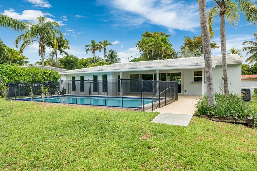 Vendido Recientemente: $1,850,000 (3 camas, 2 baños, 1992 Pies cuadrados)