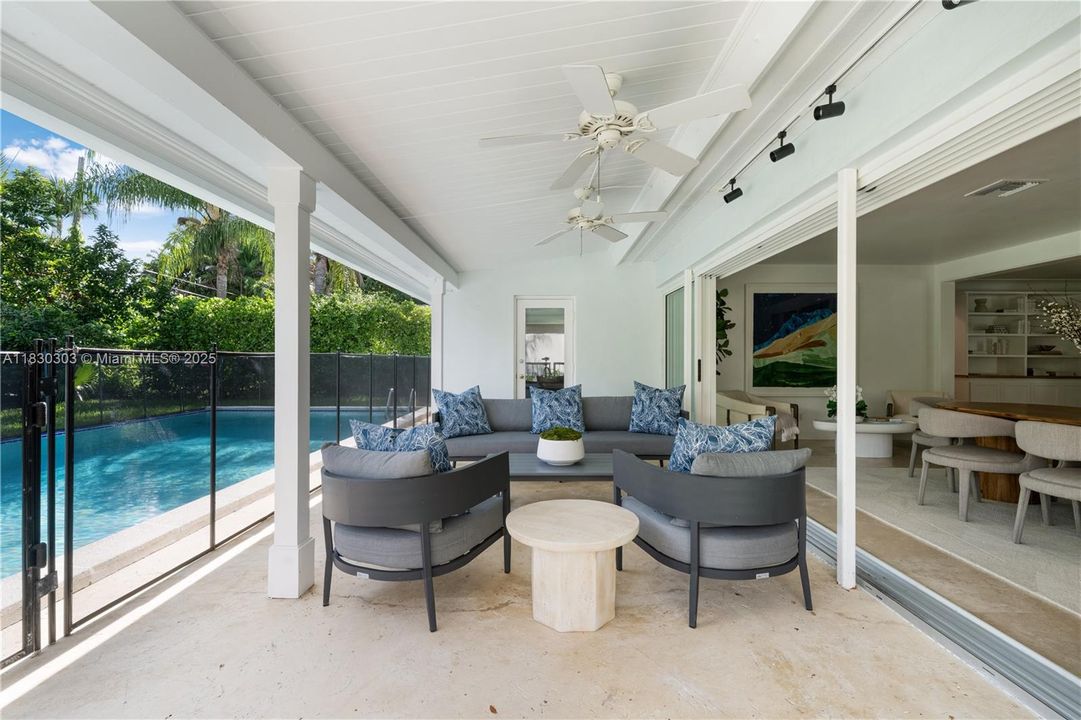 Vendido Recientemente: $1,850,000 (3 camas, 2 baños, 1992 Pies cuadrados)