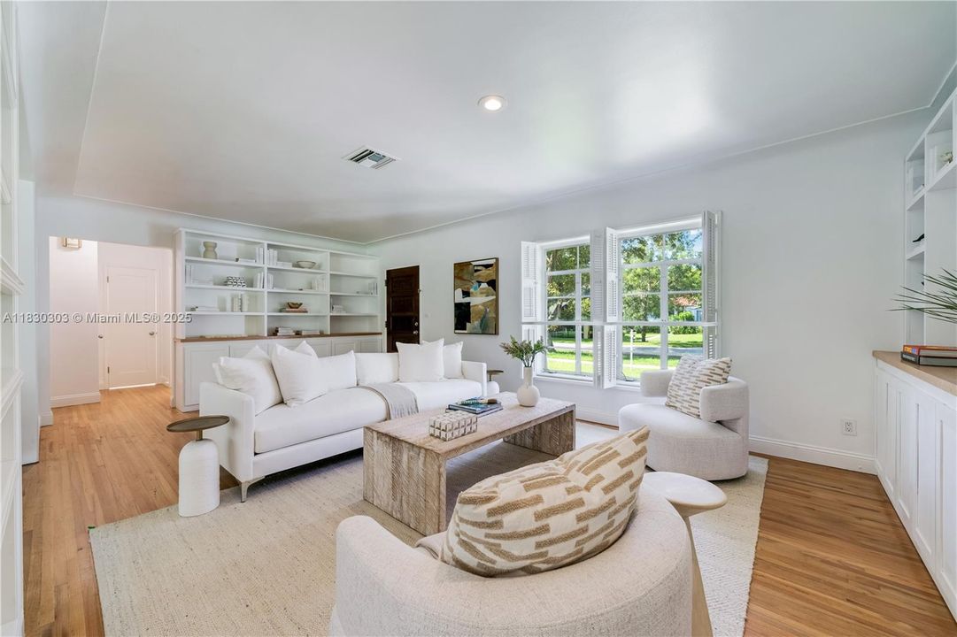 Vendido Recientemente: $1,850,000 (3 camas, 2 baños, 1992 Pies cuadrados)